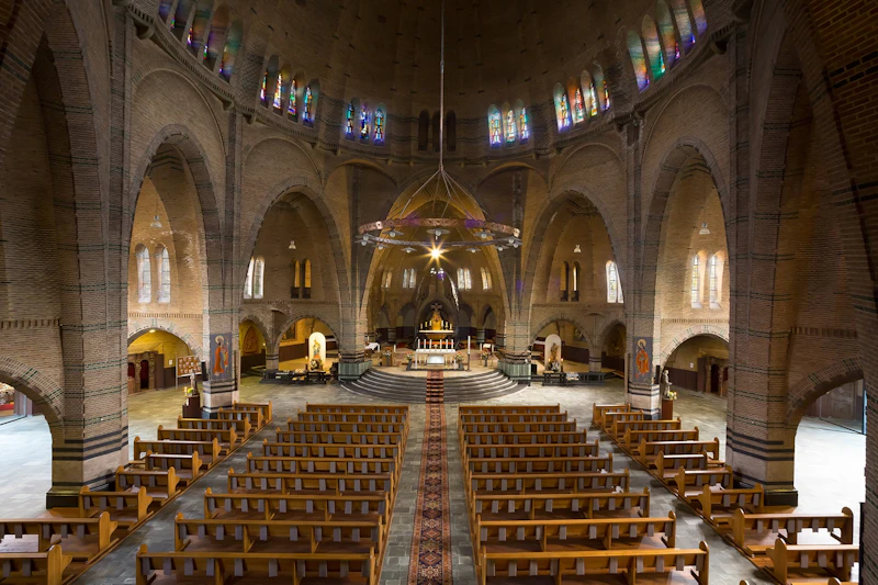 Binnenzijde Sint-Jan de Doperkerk Waalwijk