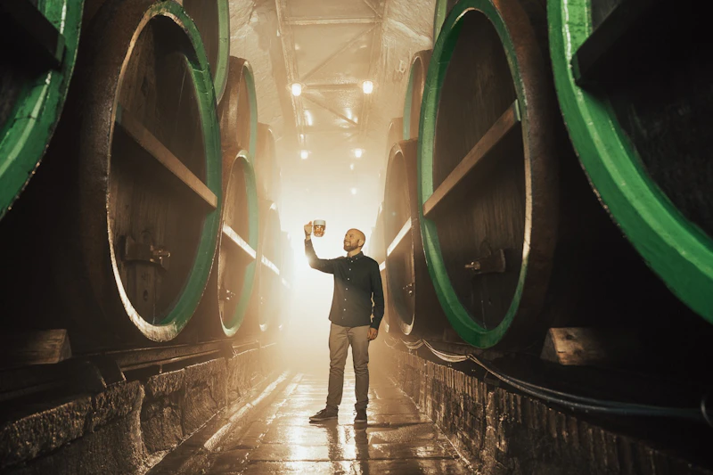 Degustacja niefiltrowanego piwa Pilsner Urquell w zabytkowych piwnicach
