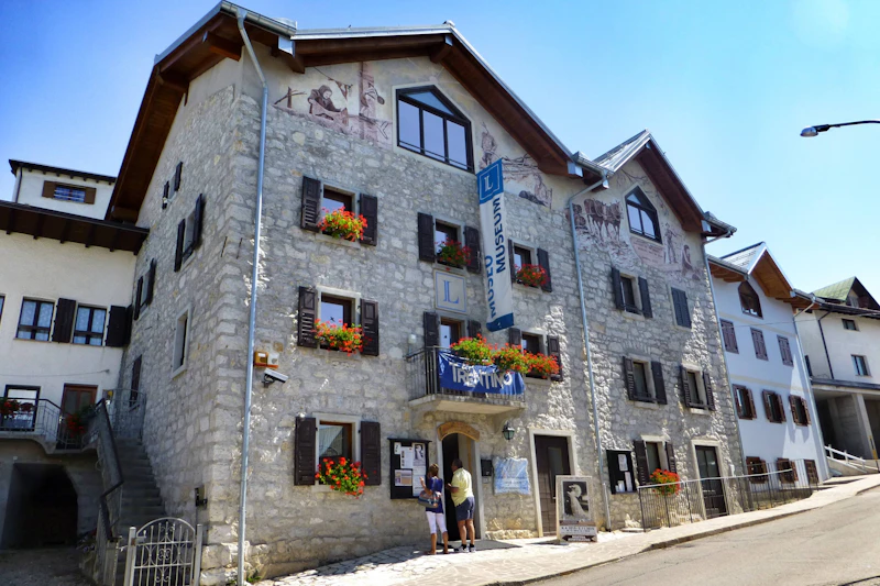 Fasada Muzeum Lusérn