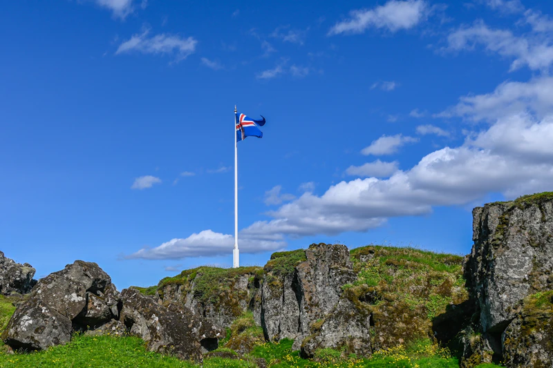Flaga Islandii w Parku Narodowym Thingvellir