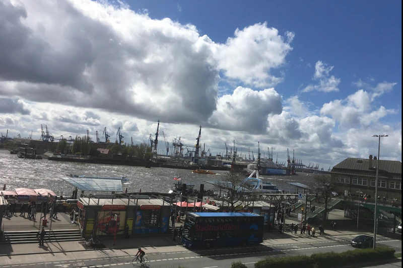 Landungsbrücken, port w Hamburgu
