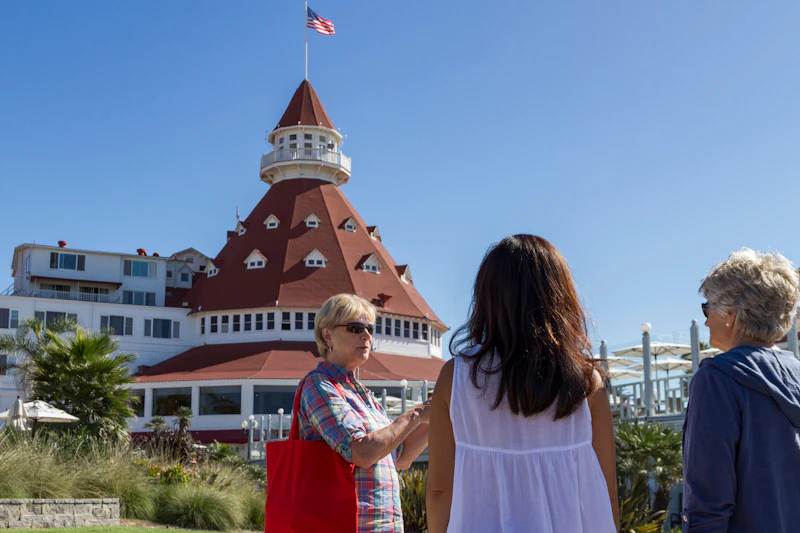 Widok na tył Hotelu del Coronado z San Diego Walks